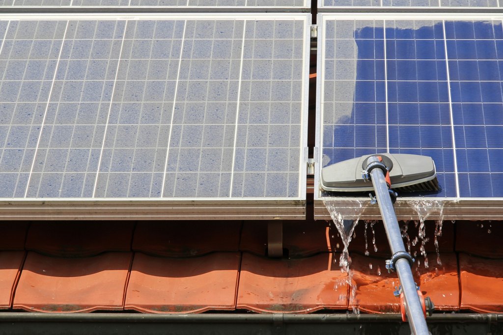 solar-panel-cleaning-